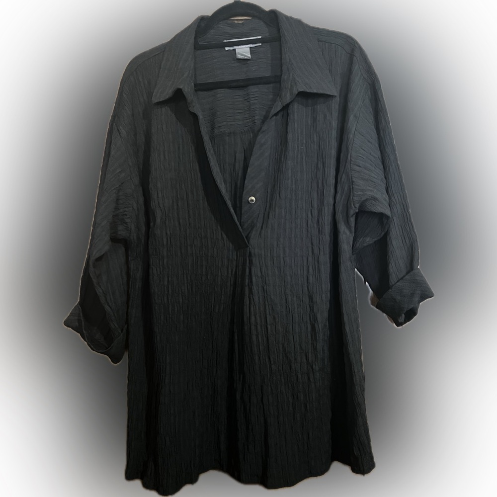 Olivia & Martin black blouse. Rolled sleeves. Size 3X